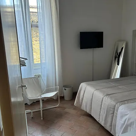 Di Bianca, Lt Via Alunno 20